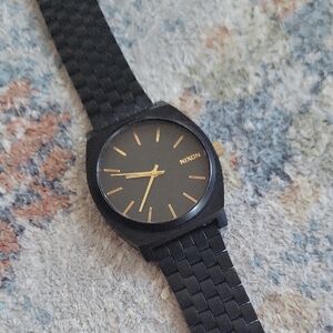 Nixon Time Teller Minimal Watch in Black And Gold Details